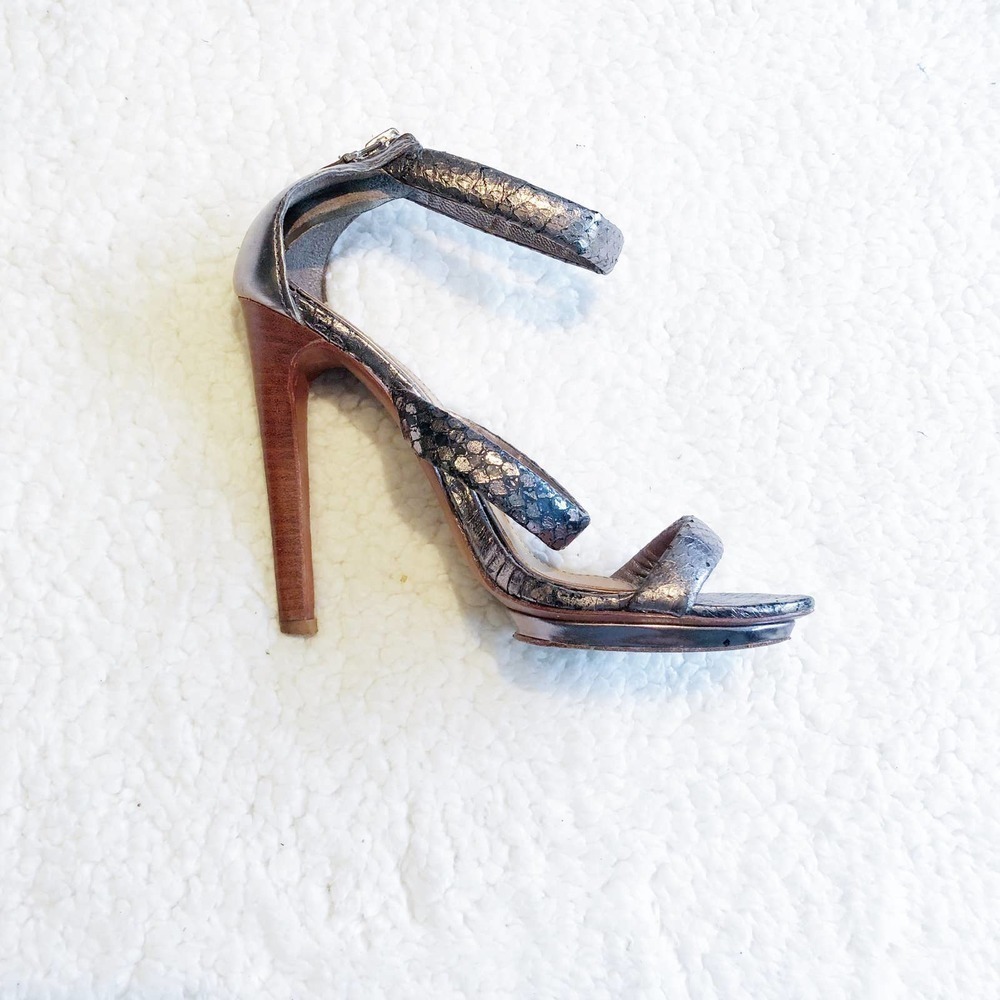 Badgley Mischka Silver Embossed Heeled Sandal sz6 - Picture 4 of 6